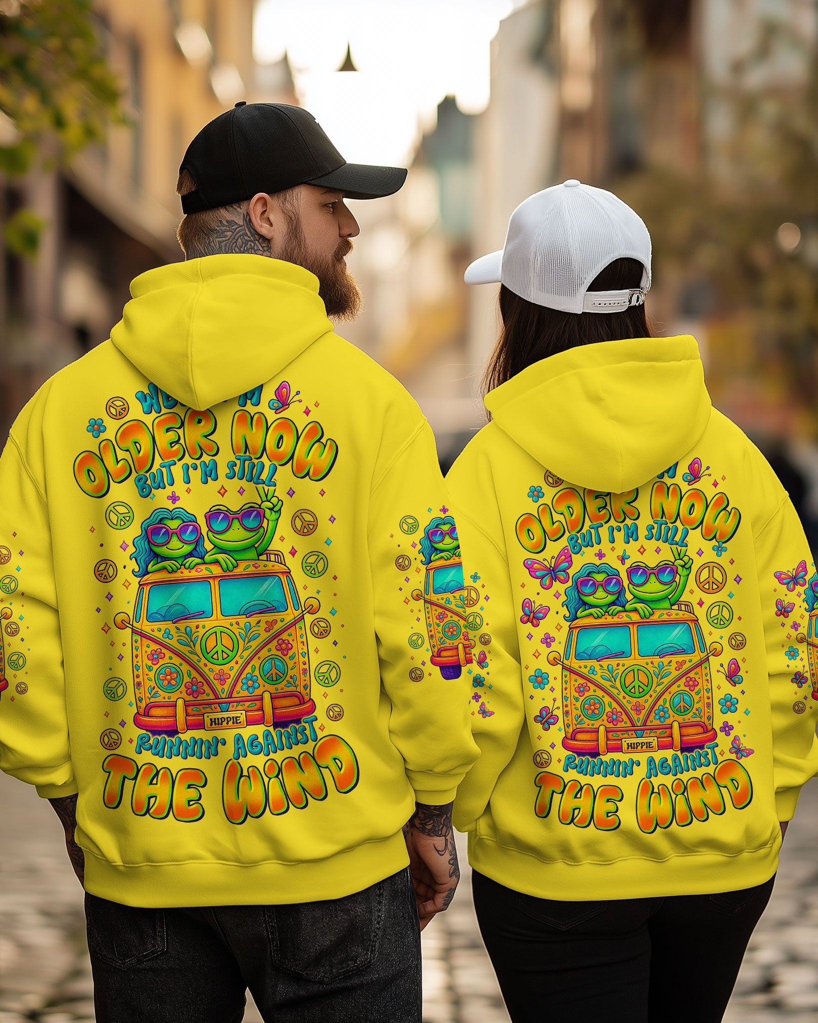 RUNNING AGAINST THE WIND BUS FROG COUPLE ALL OVER PRINT - TLTR0108252