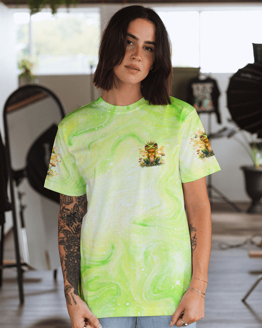 WALK LIKE A QUEEN FROG ALL OVER PRINT - TLNO1807241