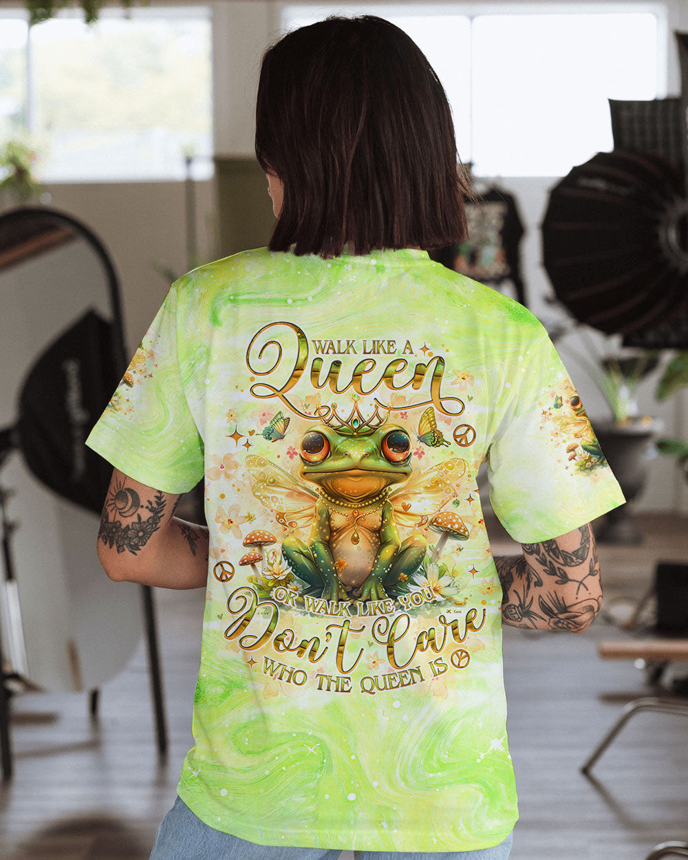 WALK LIKE A QUEEN FROG ALL OVER PRINT - TLNO1807241