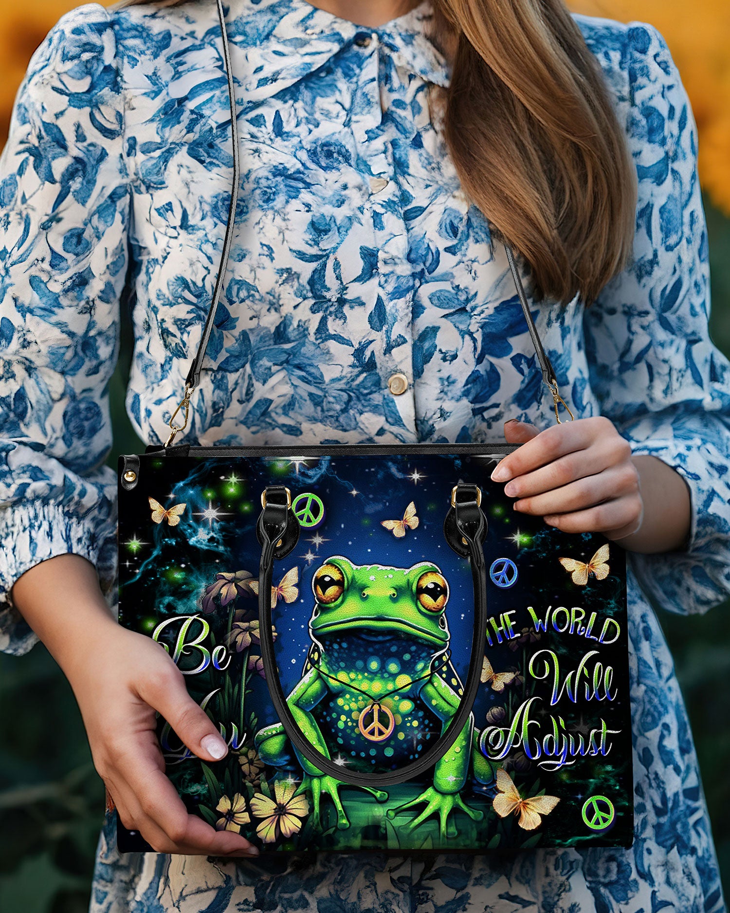 BE YOU THE WORLD WILL ADJUST FROG LEATHER HANDBAG - YHDU2507243